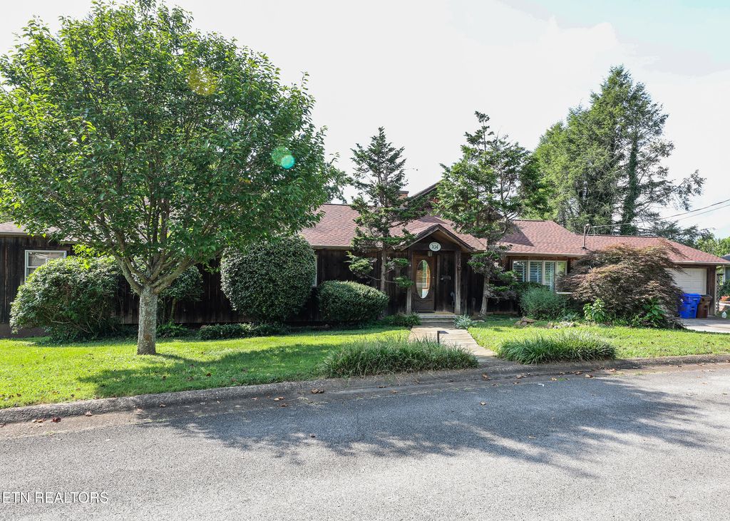 Photo of 104 Ogden Circle, Oak Ridge, TN 37830 (MLS # 1310057)