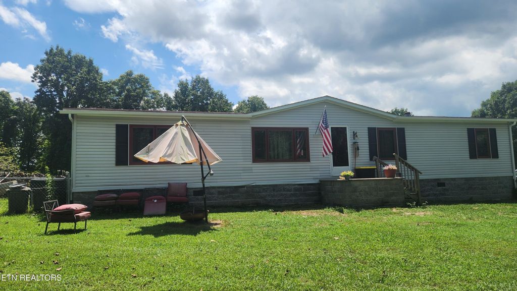 Photo of 377 Rogers Ridge Rd, Kingston, TN 37763 (MLS # 1310794)