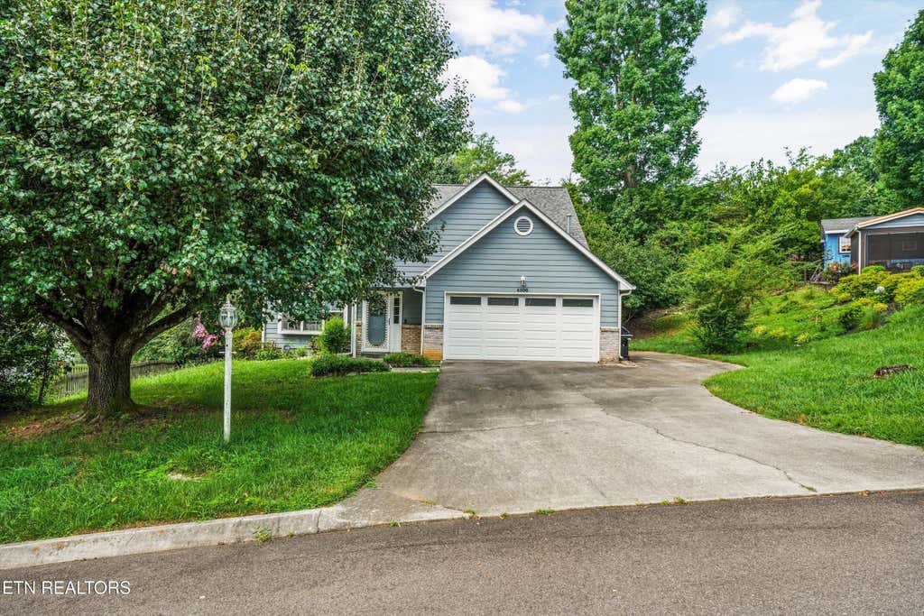 Photo of 4506 Kinlock Lane, Knoxville, TN 37921 (MLS # 1349656)
