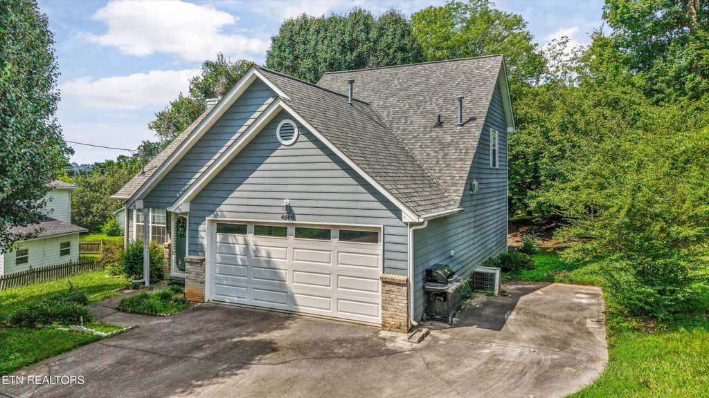 Photo of 4506 Kinlock Lane, Knoxville, TN 37921 (MLS # 1349656)