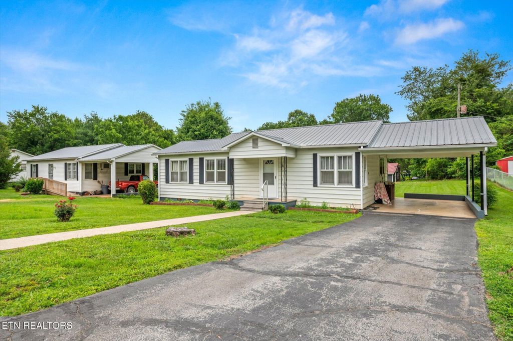Photo of 732 Johnson St, Sweetwater, TN 37874 (MLS # 1304443)