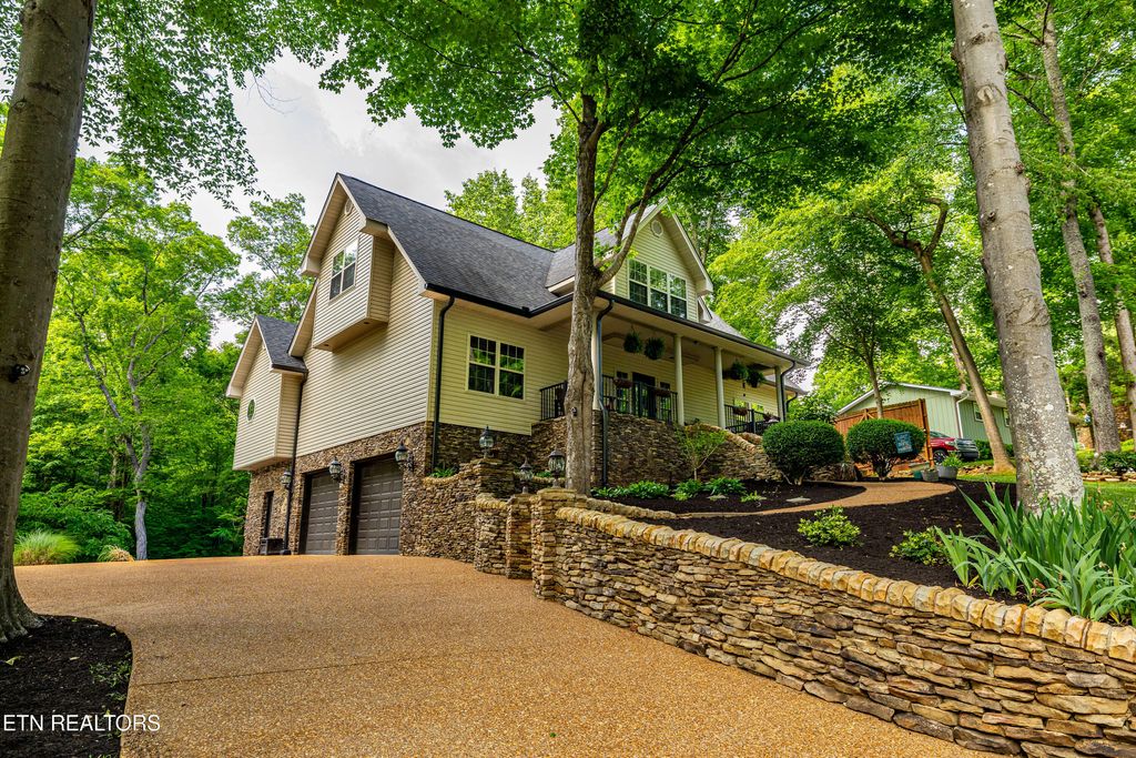 Photo of 4323 Deer Run Drive, Louisville, TN 37777 (MLS # 1339578)