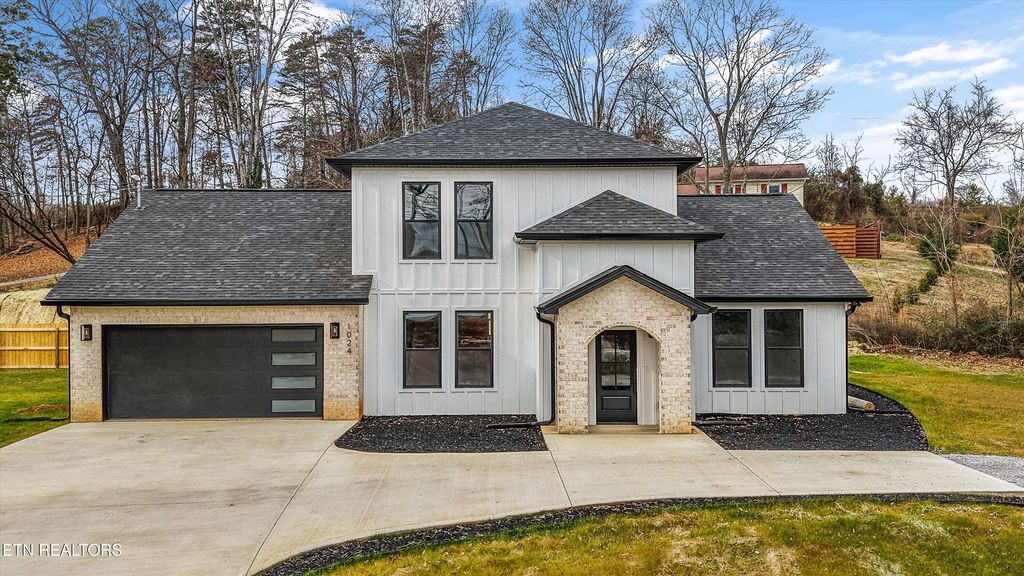 Photo of 1024 N Gay St, Dandridge, TN 37725 (MLS # 1324973)