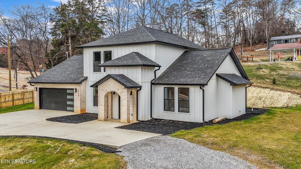 Photo of 1024 N Gay St, Dandridge, TN 37725 (MLS # 1324973)