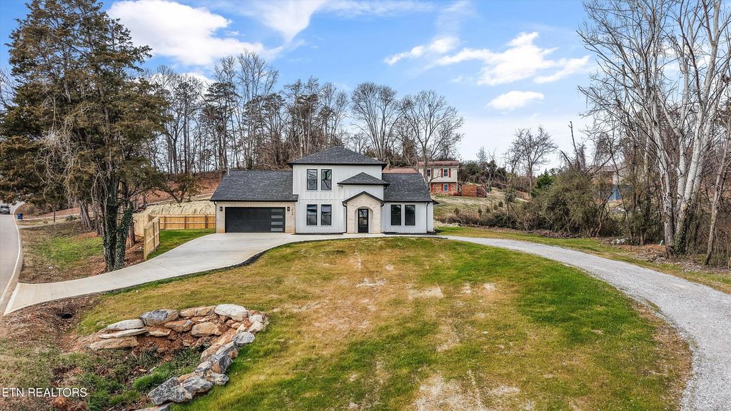 Photo of 1024 N Gay St, Dandridge, TN 37725 (MLS # 1324973)