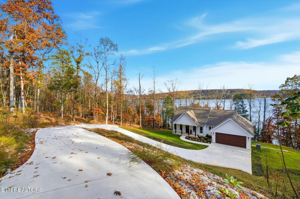 Photo of 243 E Shore Drive, Rockwood, TN 37854 (MLS # 1322302)