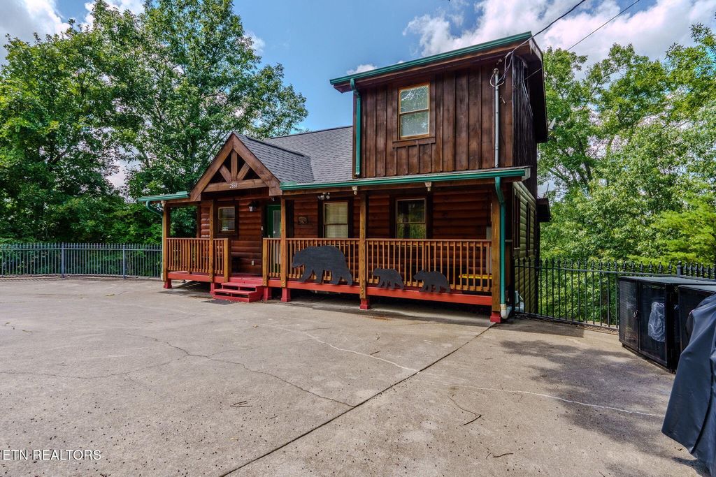 Photo of 2868 Pine Haven Drive, Sevierville, TN 37862 (MLS # 1348291)