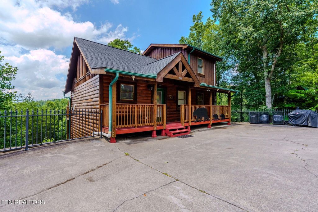 Photo of 2868 Pine Haven Drive, Sevierville, TN 37862 (MLS # 1348291)