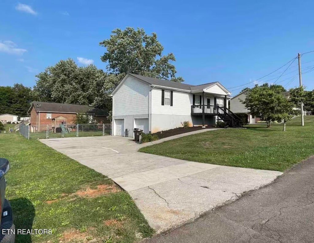 Photo of 2204 Center Circle, Jefferson City, TN 37760 (MLS # 1356564)