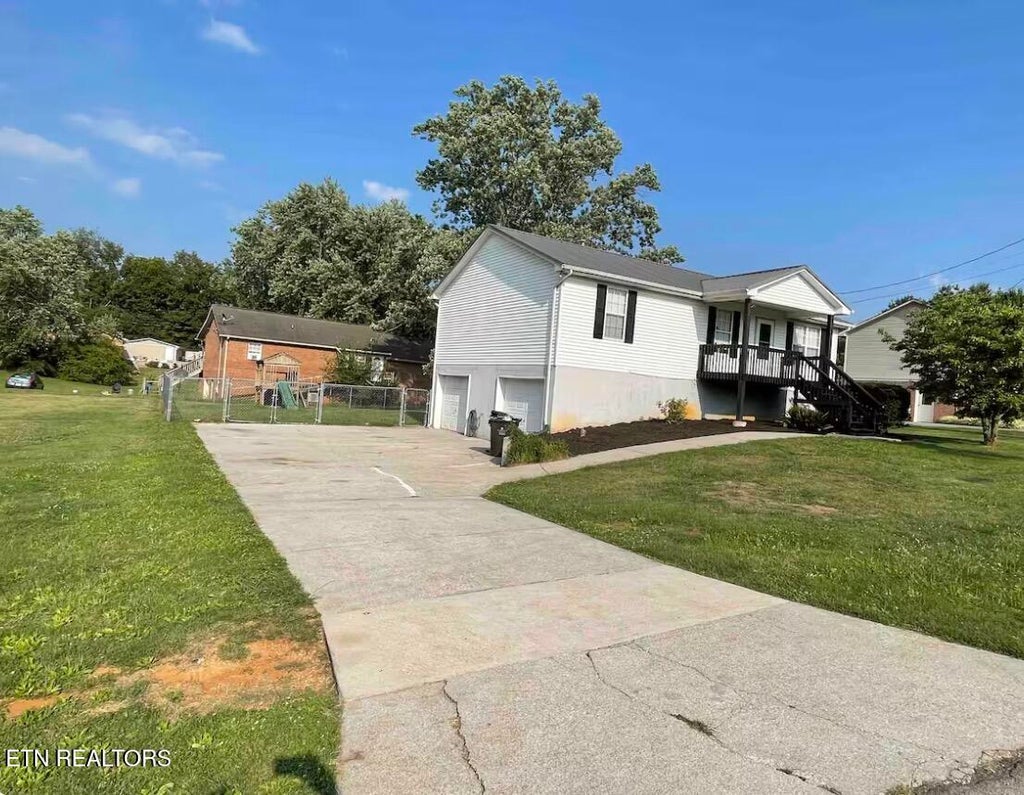 Photo of 2204 Center Circle, Jefferson City, TN 37760 (MLS # 1356564)