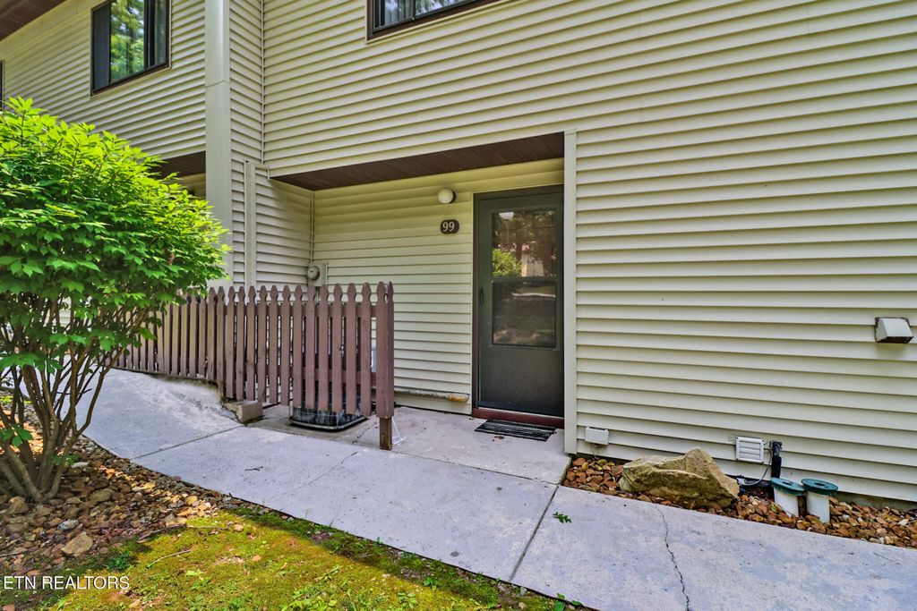 Photo of 99 Wilshire Heights Drive, Crossville, TN 38558 (MLS # 1328227)