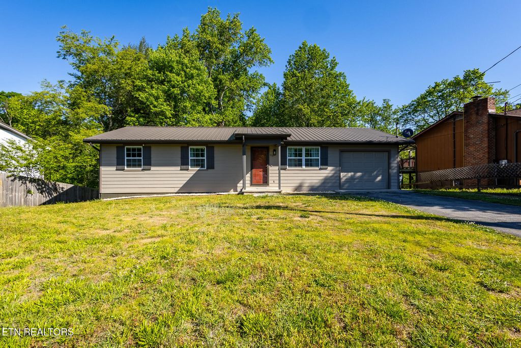 Photo of 613 Red Bud Lane, Oliver Springs, TN 37840 (MLS # 1337925)
