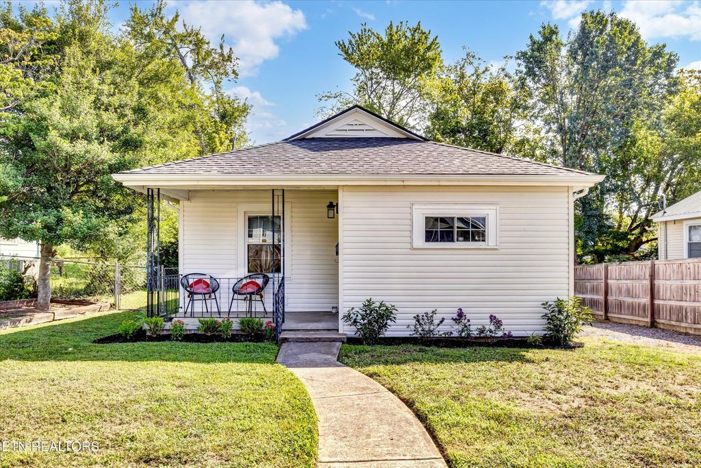 Photo of 1630 Lodge St, Alcoa, TN 37701 (MLS # 1311044)