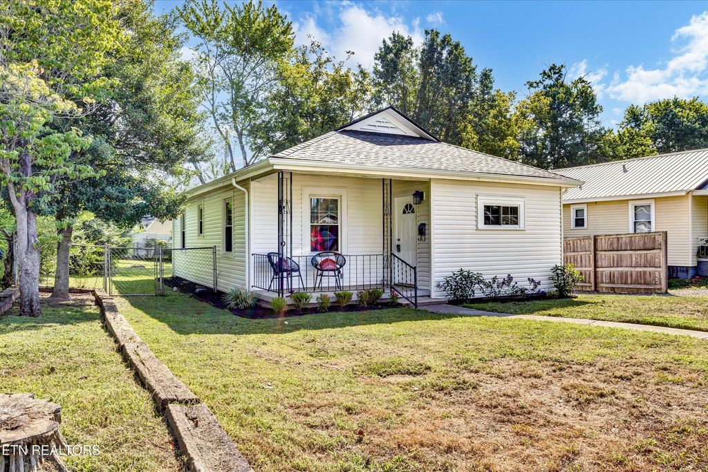 Photo of 1630 Lodge St, Alcoa, TN 37701 (MLS # 1311044)