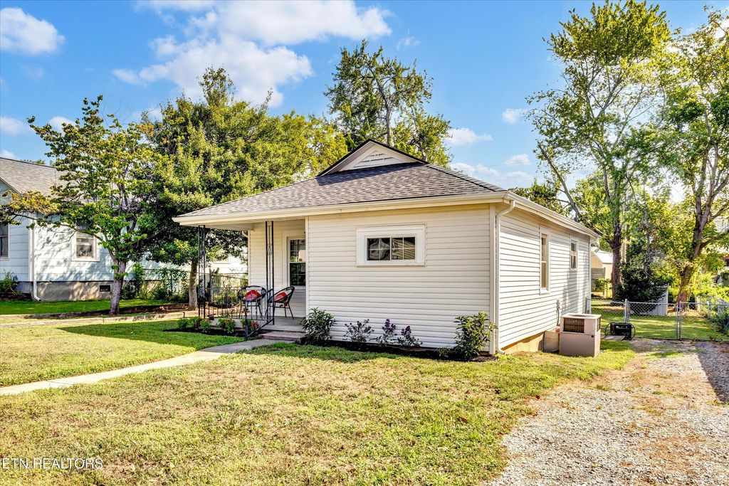 Photo of 1630 Lodge St, Alcoa, TN 37701 (MLS # 1311044)