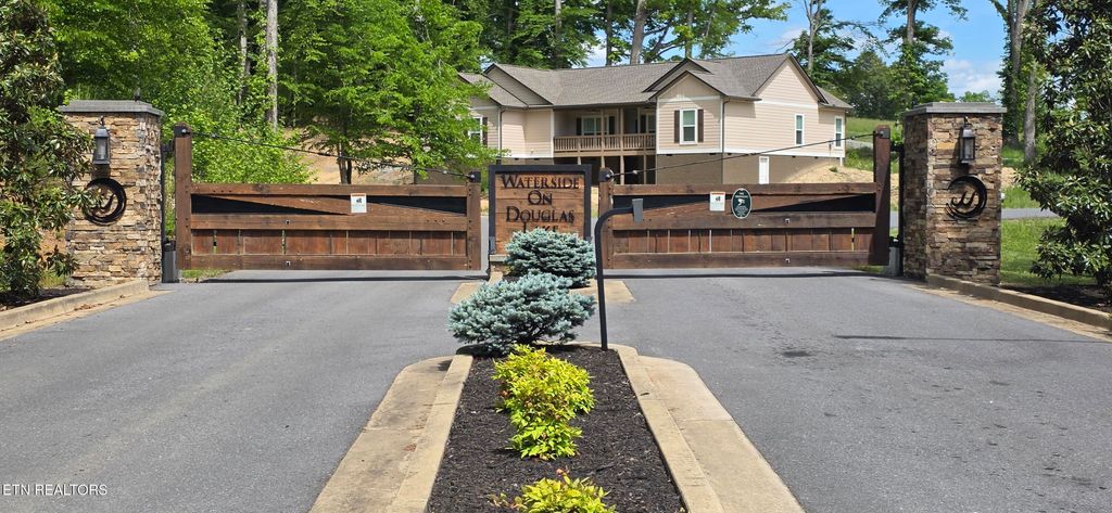Photo of 78 Harbor Ridge Lane, Dandridge, TN 37725 (MLS # 1339300)