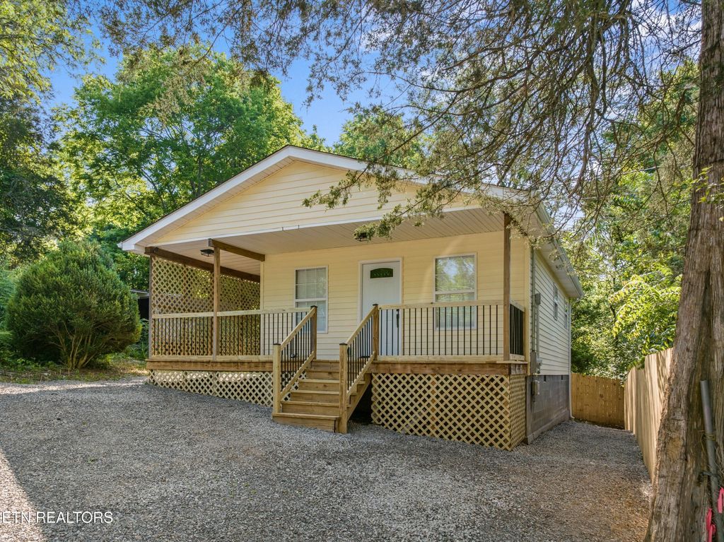 Photo of 1705 Lester Road Rd, Tazewell, TN 37879 (MLS # 1303400)
