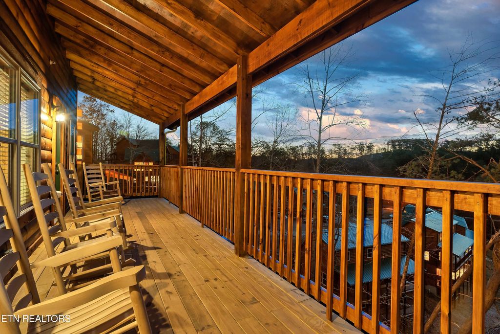 Photo of 809 String Run Way, Pigeon Forge, TN 37863 (MLS # 1338523)