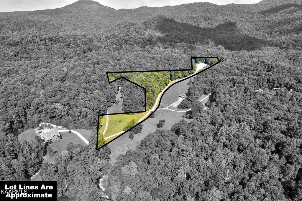 Photo of 1534 Cove Lane, Oliver Springs, TN 37840 (MLS # 1203318)