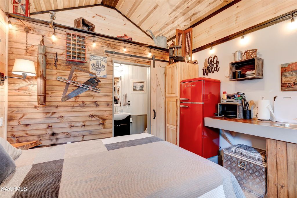 Photo of 1534 Cove Lane, Oliver Springs, TN 37840 (MLS # 1203318)