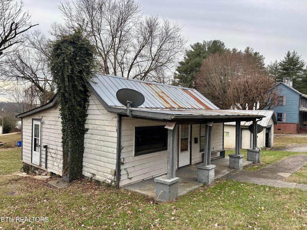 Photo of 210 W Hill St, Rogersville, TN 37857 (MLS # 1335377)