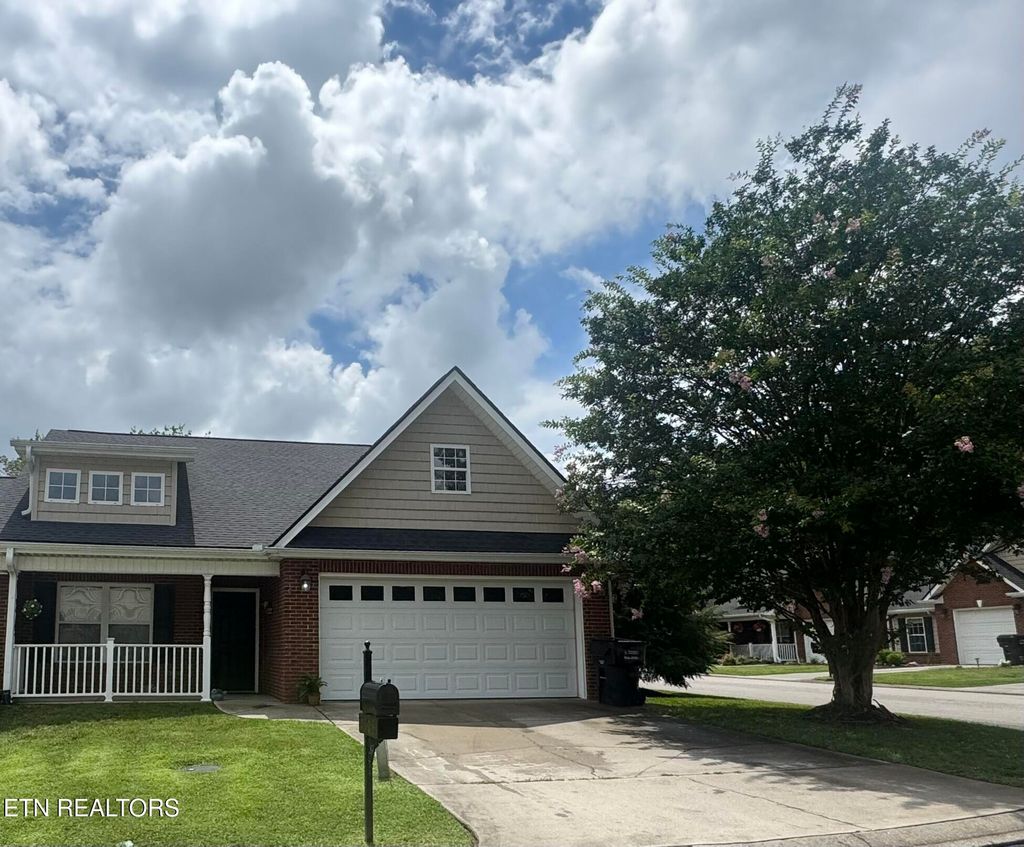 Photo of 1303 Hazelgreen Way #53, Knoxville, TN 37912 (MLS # 1348109)