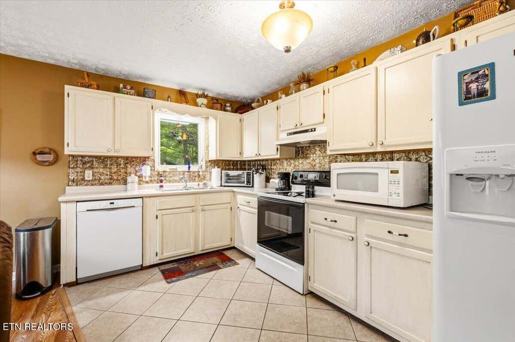 Photo of 274 Pearl Rd, LaFollette, TN 37766 (MLS # 1344694)