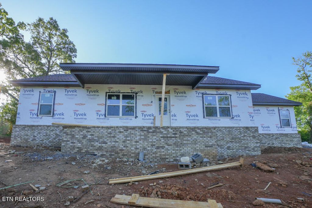 Photo of 842 Pinebrooke Drive, Maryville, TN 37801 (MLS # 1337787)