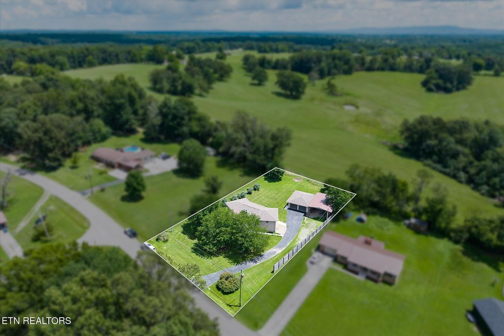 Photo of 243 Parkway Drive, Crossville, TN 38572 (MLS # 1310059)