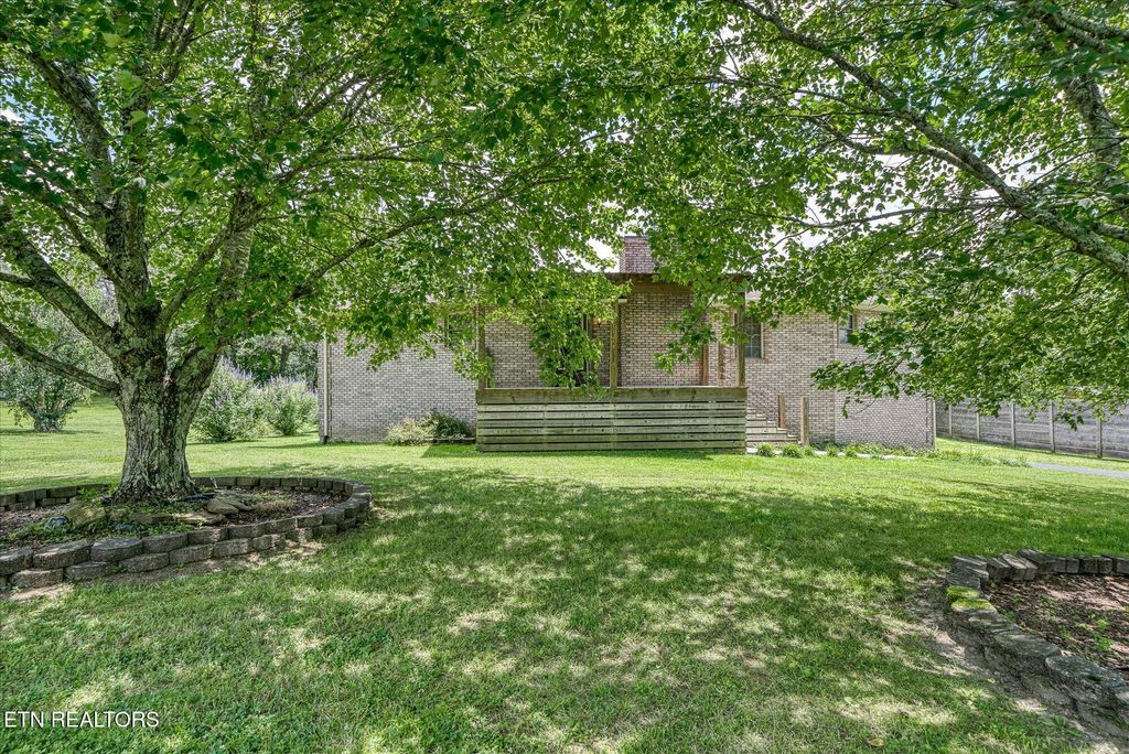 Photo of 243 Parkway Drive, Crossville, TN 38572 (MLS # 1310059)