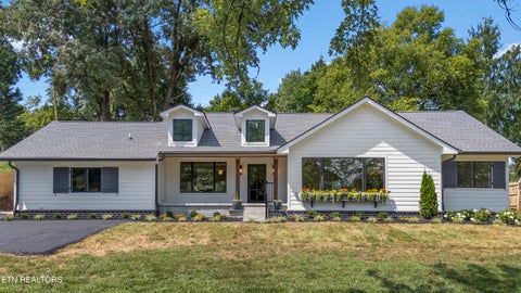Photo of 749 Cherokee Blvd, Knoxville, TN 37919 (MLS # 1351890)