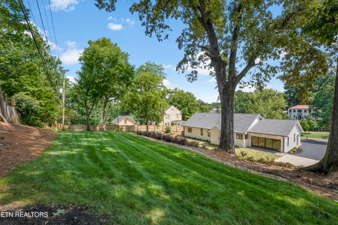 Tiny photo for 749 Cherokee Blvd, Knoxville, TN 37919 (MLS # 1351890)