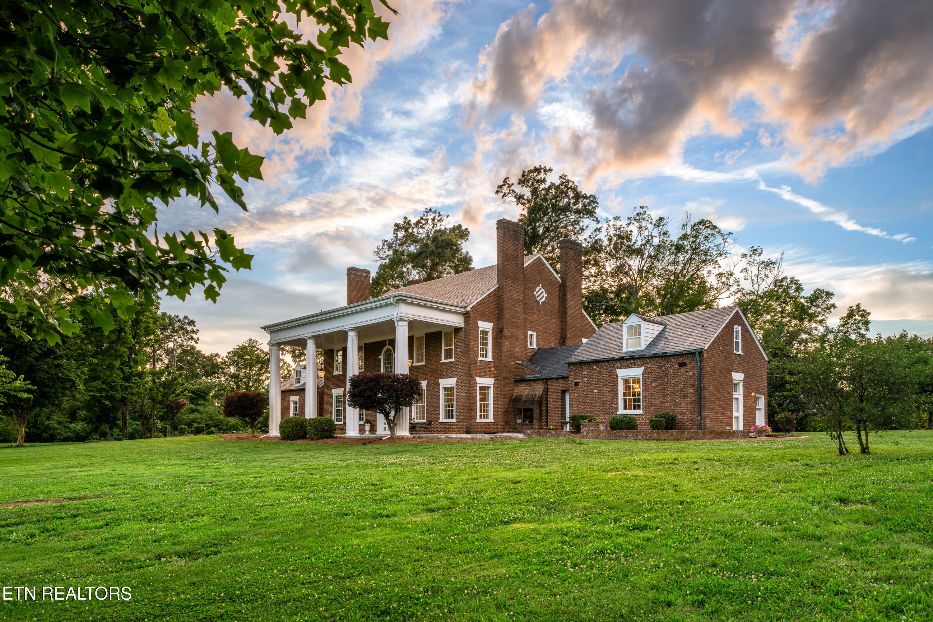 2112 Manor Drive