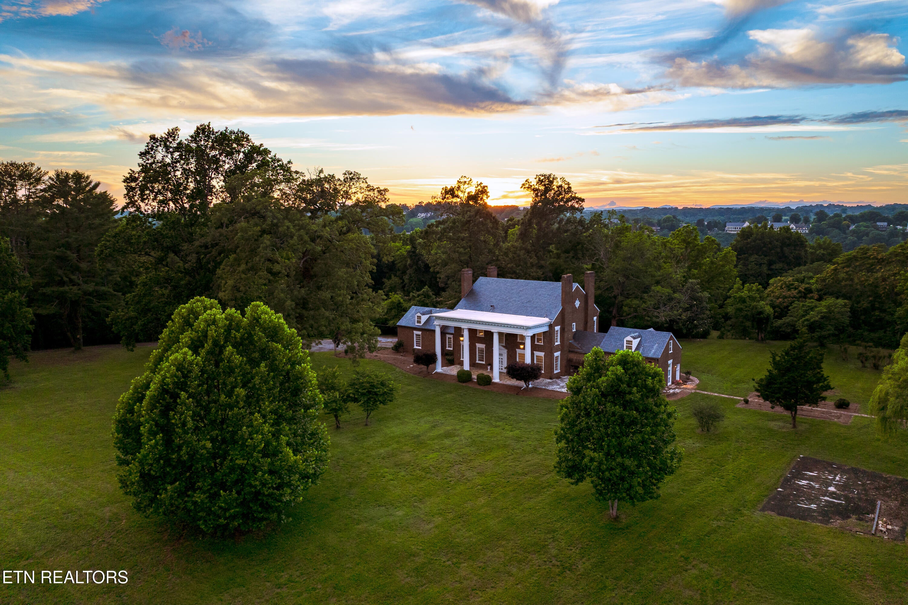 2112 Manor Drive