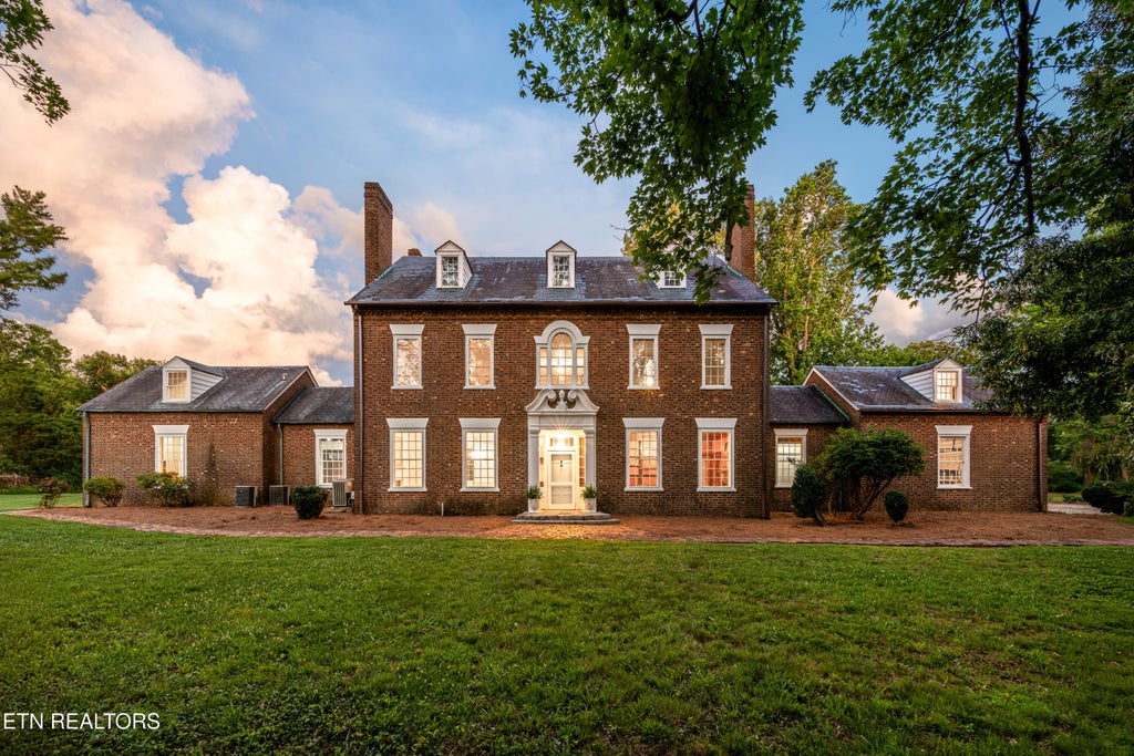 Photo of 2112 Manor Drive, Knoxville, TN 37920 (MLS # 1348130)
