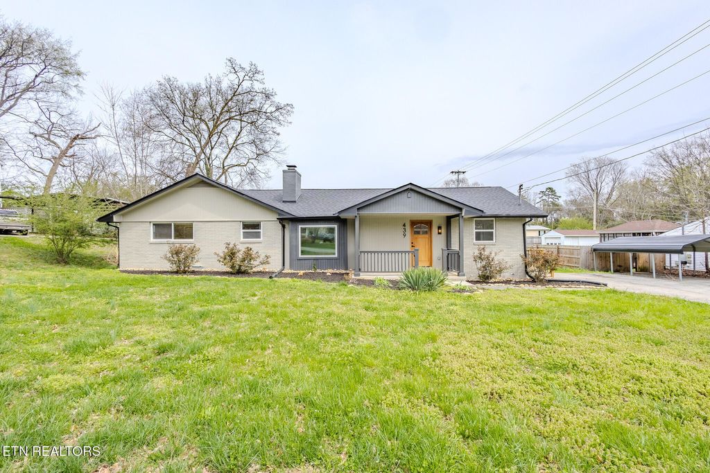 Photo of 439 Fairlawn Circle, Maryville, TN 37801 (MLS # 1333601)