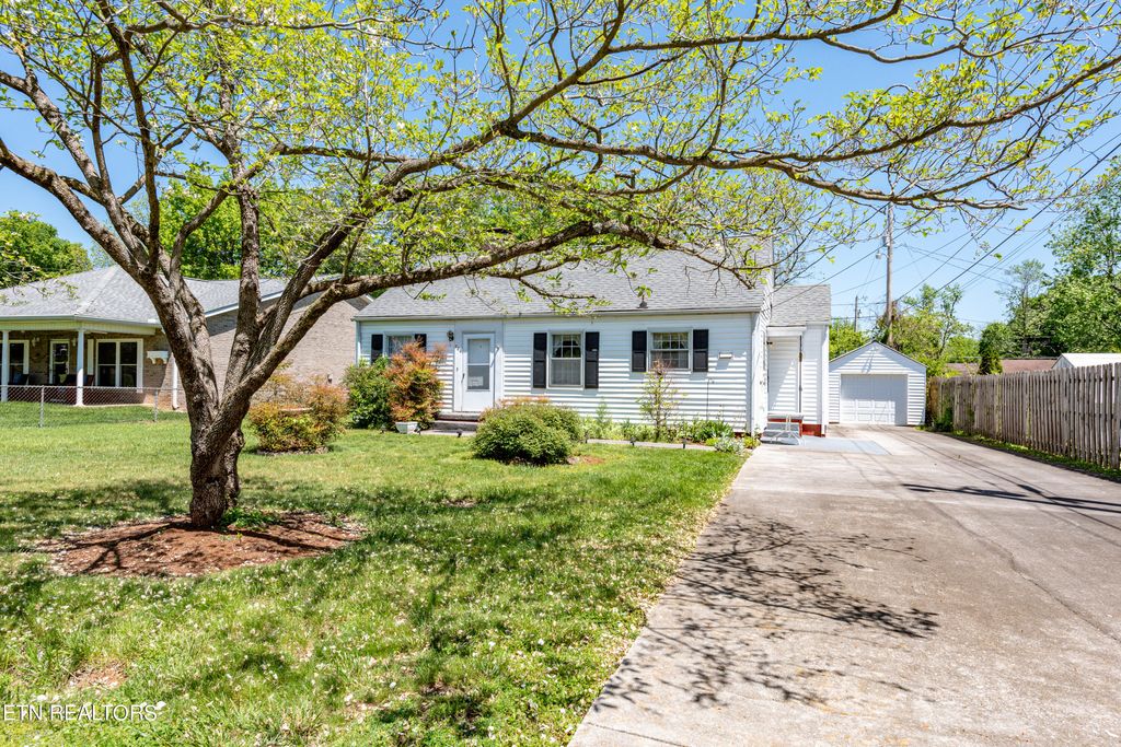 Photo of 200 Boxwood Ave, Alcoa, TN 37701 (MLS # 1260277)