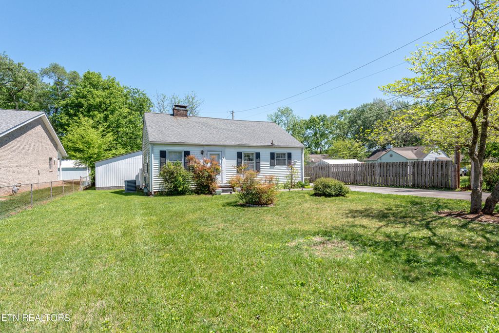 Photo of 200 Boxwood Ave, Alcoa, TN 37701 (MLS # 1260277)