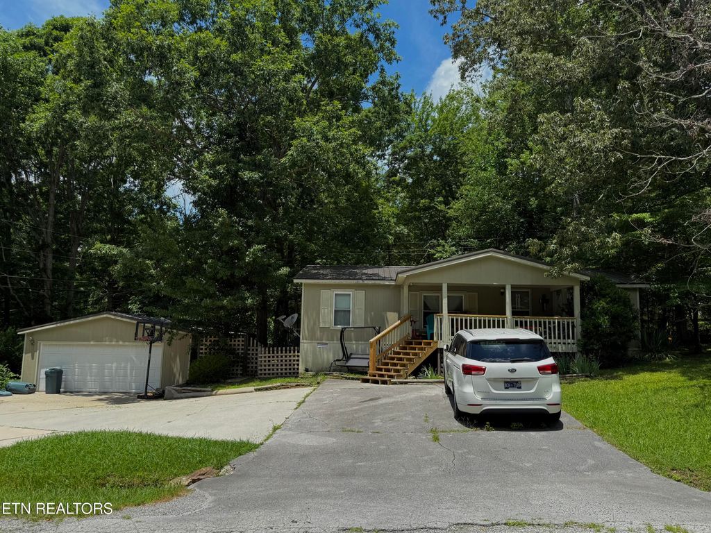 Photo of 247 Dartmoor Drive Dr, Crossville, TN 38558 (MLS # 1314864)