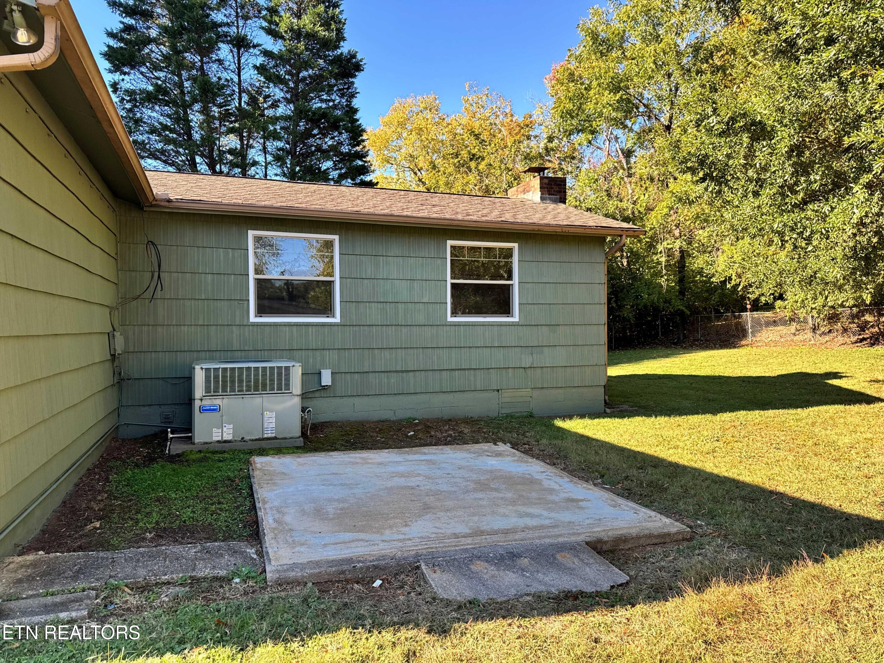 1409 Parkside Drive