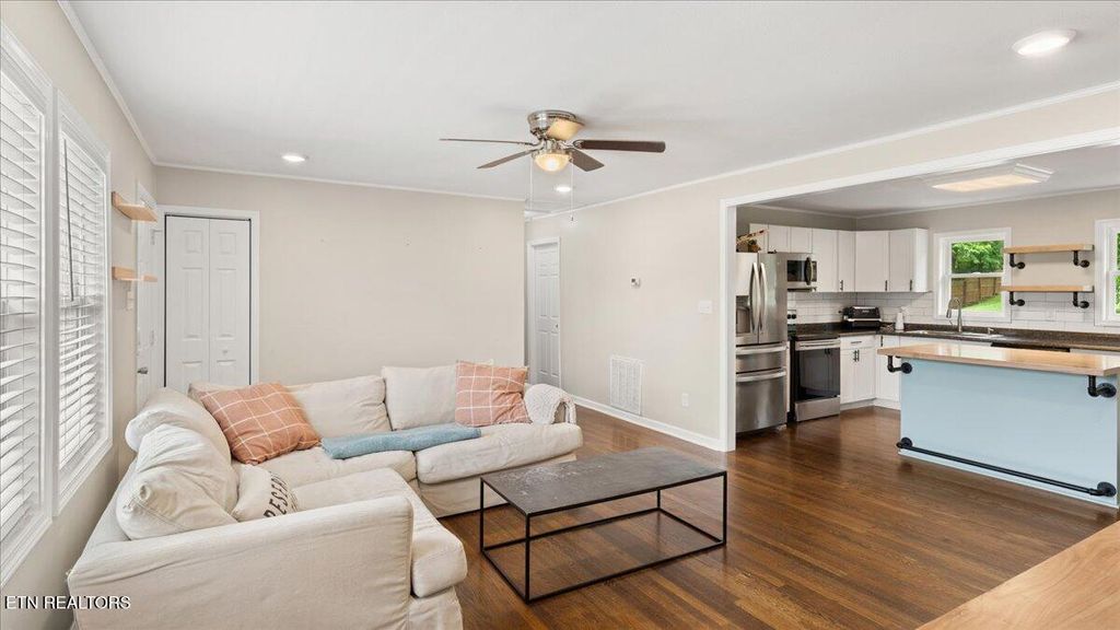 Photo of 321 Sunrise Drive, Kingston, TN 37763 (MLS # 1302974)