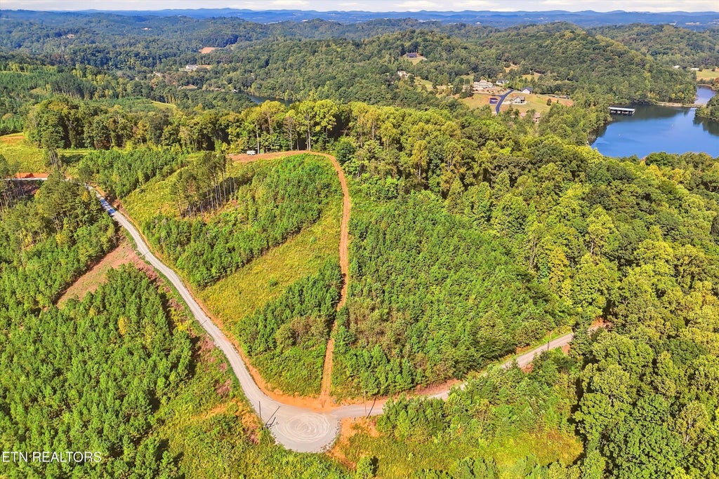 Photo of 2097 Winding Trail Tr, Vonore, TN 37885 (MLS # 1356058)