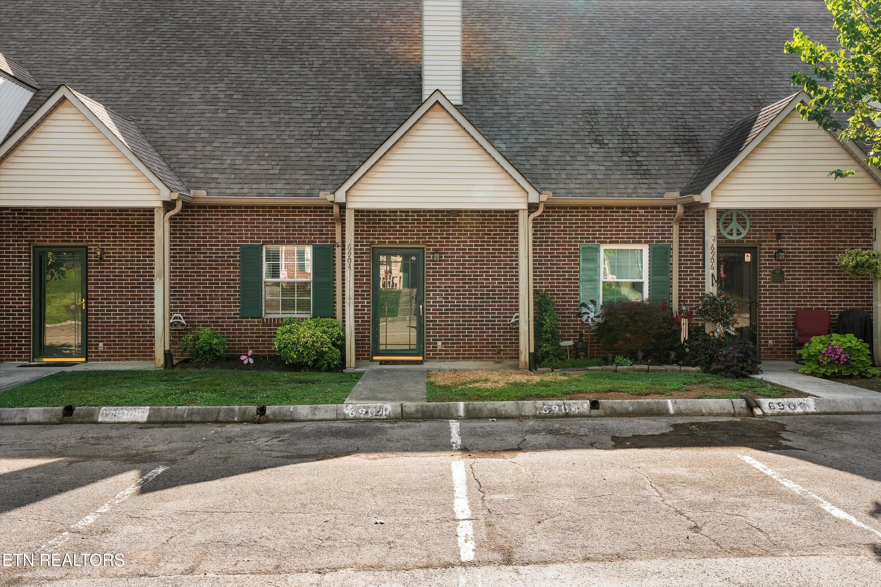 Photo 1 of 24 — 6904 Kings Crossing Way, Knoxville, TN 37918