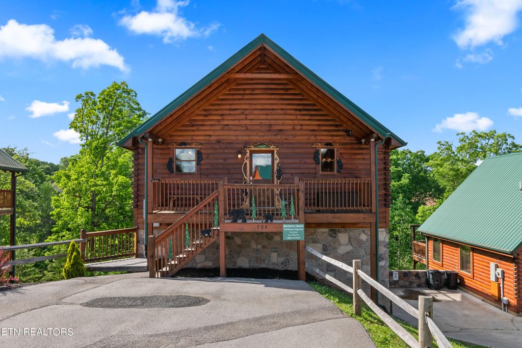 Photo of 704 Blueberry Ridge Way Way, Pigeon Forge, TN 37863 (MLS # 1262726)