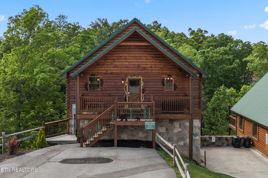 Photo of 704 Blueberry Ridge Way Way, Pigeon Forge, TN 37863 (MLS # 1262726)