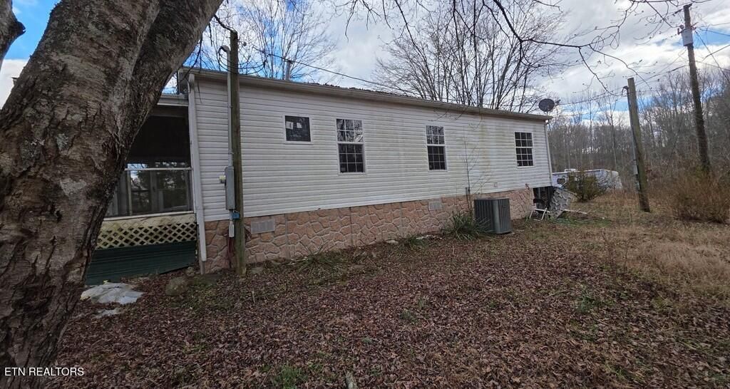 Photo of 158 Batley Loop Rd, Clinton, TN 37716 (MLS # 1328858)