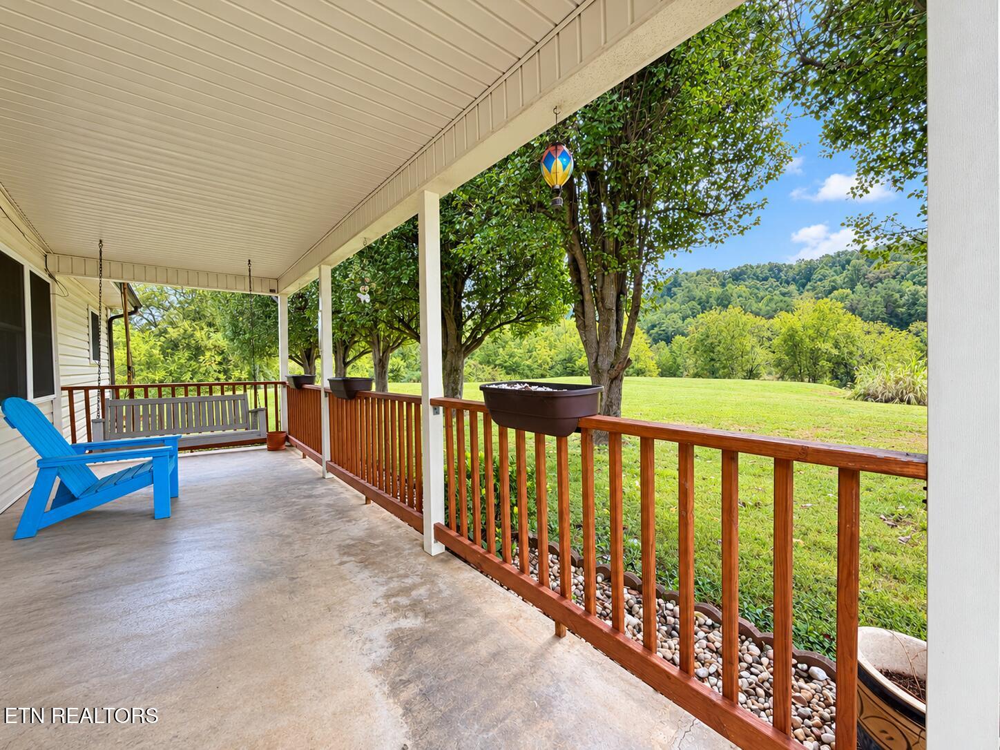 196 Sweetwater Rd