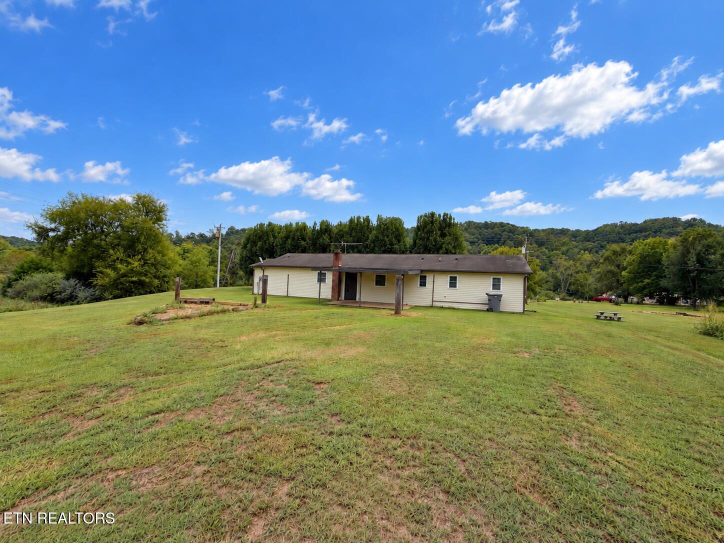 196 Sweetwater Rd