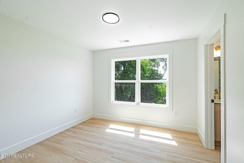 Tiny photo for 126 Henry Ave, Knoxville, TN 37920 (MLS # 1338169)