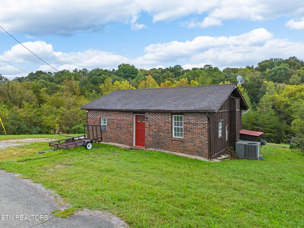 Photo of 9726 Clift Rd, Strawberry Plains, TN 37871 (MLS # 1278869)